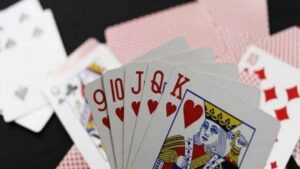 Nằm mơ thấy đánh bài thì đánh lô đề số gì?