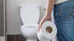 Mơ thấy đi vệ sinh đánh con gì? Là điềm báo gì?