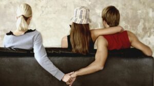 Mơ thấy ngoại tình báo hiệu về điều gì?