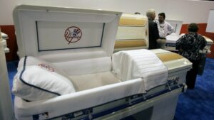 Nằm mơ thấy quan tài đánh con gì? Là điềm báo gì?