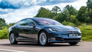 Mơ thấy ô tô đánh con gì? Giải mã ý nghĩa giấc mơ thấy ô tô